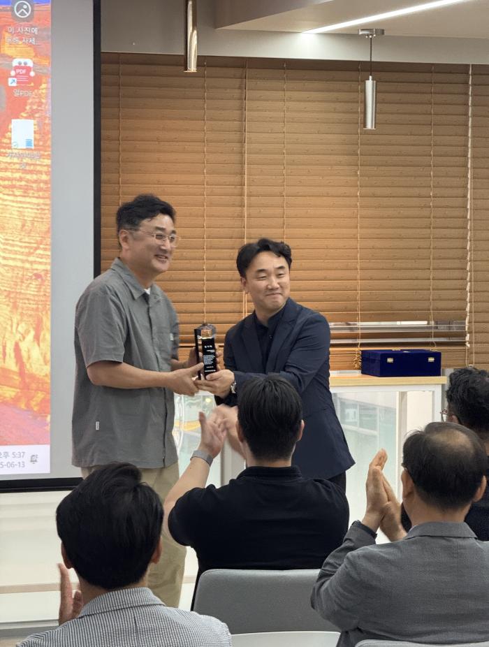 https://www.interfactory.co.kr/storage/prize/ver6/2506/data/board/2025/06/16/prize1949064_1.jpeg