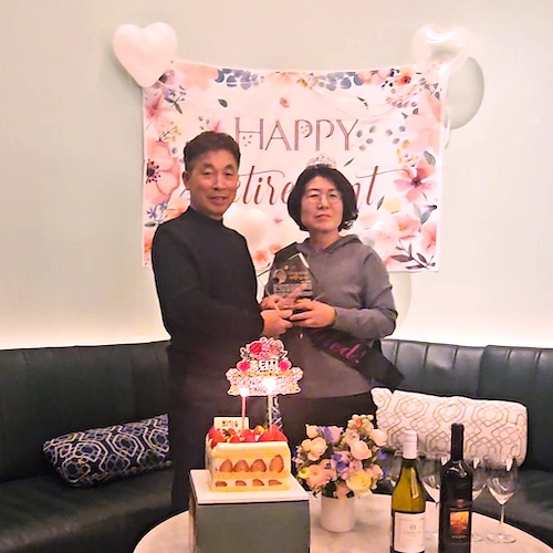 은퇴 파티용 감사패를 준비했습니다