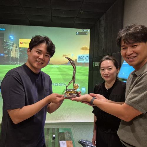 홀인원패로 감동을 전했습니다